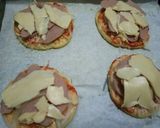Foto langkah ke 5 dari resep Mini Pizza simple.