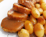 Foto del paso 15 de la receta: Muslitos rellenos en salsa de Oporto con patatas