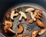 Foto del paso 2 de la receta: Ensalada espinaca baby con champiñones y shiitake