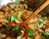 Hình bước làm 3 của món Cá lóc và thịt ba chỉ kho tiêu