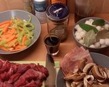 Φωτογραφία βήματος 1 της συνταγής Beef Burgundy C&G (Μοσχάρι Μπουργκινιόν ή Βουργουνδίας)