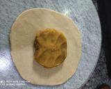 हळदीच्या पानातील पुरणाची खुसखुशीत दिंड(Purnache Dind Recipe In Marathi) रेसिपी स्टेप 3 फोटो 