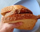 Foto del paso 4 de la receta: Sándwich de carne (paleta) en pan negro 🐮┌⁠(⁠・⁠。⁠・⁠)⁠┘🍞