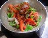 A picture of step 3 of Kadai paneer.
