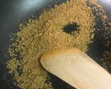 A picture of step 3 of Potatoes toffee.