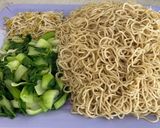 A picture of step 2 of Egg Noodle with baked Chicken.