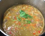 Foto del paso 5 de la receta: Lentejas con albahaca, magro y verduritas