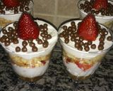 Foto del paso 7 de la receta: Postre flash vainillas, chantilly y frutillas 🍓🍓🍓