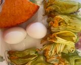 Foto del paso 1 de la receta: Flor de calabaza rellena de queso