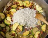 Une image de l'étape 2 de Risotto courgette chorizo citron.
