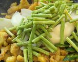 Gambar langkah 3 resipi Lemak Goreng Kunyit.