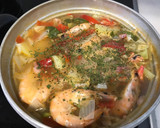 Foto del paso 3 de la receta: Sopa de verduras y gambas