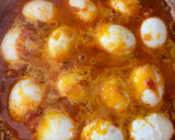 Foto del paso 3 de la receta: Huevitos duros con salsa