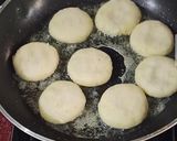 A picture of step 3 of Idli burger.