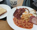 Φωτογραφία βήματος 4 της συνταγής English breakfast σπιτικό!! 🥚🥚🍳🍳🥓🥓🍞🍞🧈🧈