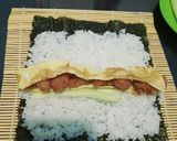 Foto langkah ke 3 dari resep Shrimp Tempura Sushi Roll.