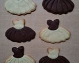 Foto del paso 2 de la receta: Galletitas de manteca combinadas, vainilla y cacao