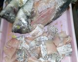 Foto langkah ke 2 dari resep Gurame Asam Manis Pedas.
