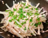 Hình bước làm 3 của món Củ Sắn Nước (Củ Đậu) Xào Ruốc