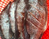 Foto langkah ke 1 dari resep Ikan Nila Goreng Bumbu Marinasi Rasa mantul, tanpa Ribet harus bikin dadakan.