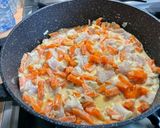 Une image de l'étape 16 de Poulet mariné aux carottes, champignons, épices et coriandre.