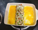 Foto langkah ke 4 dari resep Telur Gulung Nasi.