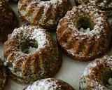 Mákos-Meggyes Mini Kuglóf recept fázis 3 fotója
