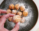 Foto del paso 8 de la receta: Bolitas de manzana rebozadas con helado de cookies