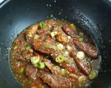 Foto langkah ke 7 dari resep Ngohiong Saus Asam Pedas.