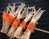 รูปขั้นตอนการทำที่ 3 ของ 🍢หม่าล่าเห็ดเข็มทองพันเบคอน