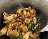Foto langkah ke 4 dari resep Ayam Kecap Cabe Ijo.