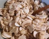 Tejfölös gomba pörkölt!🍄 recept fázis 1 fotója