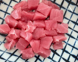 Foto del paso 1 de la receta: Medallón de atún en salsas negras