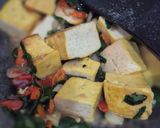 Foto langkah ke 2 dari resep Tumis Tahu Daun Saga.