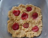 Foto del paso 2 de la receta: Galletota de Salvado sabor limón con frutillas