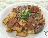 Foto langkah ke 3 dari resep Stir fry tofu and chinnesse sausage.