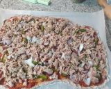 Foto del paso 4 de la receta: Pizza con queso y atún