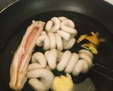 Hình bước làm 2 của món Dồi trường xào cải chua