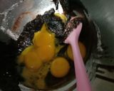 Foto langkah ke 6 dari resep Chocolate Cotton Sponge Cake.