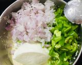 सूजी हांडवो (Suji handvo recipe in Hindi) रेसिपी चरण 2 फोटो