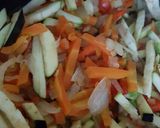 Foto del paso 1 de la receta: Crepes de calabaza rellenos de vegetales salteados