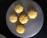 A picture of step 9 of कद्दू से बने चीज़ी बन.