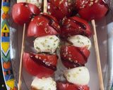 Φωτογραφία βήματος 4 της συνταγής Caprese με ντοματίνια σαν σουβλάκι