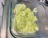Une image de l'étape 2 de Salade de concombre et tomates à l’ananas, crème et oignon doux.