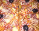 صورة لخطوة 5 من وصفة بيتزا بحجم عاءلي اممم😋😋😋😋