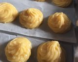 Hình bước làm 3 của món Bánh su kem không dùng lò nướng(mình dùng NCKD)