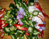 Foto langkah ke 1 dari resep Tumis Cumi Pelangi.