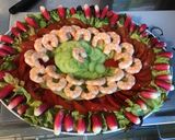 Une image de l'étape 5 de Salade terre et mer aux crevettes,radis,tomates,concombre,laitue,oignon et ciboulette.