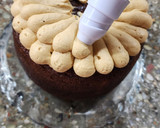 Foto del paso 9 de la receta: 🍰🍫 Torta húmeda con ganache de dulce de leche, chantilly con hilos de chocolate 🍫🍰