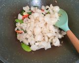 Foto langkah ke 3 dari resep Oseng Kikil Pedas Manis.